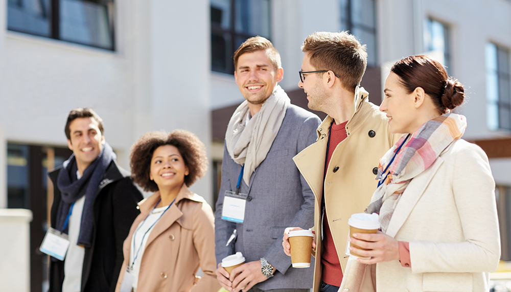 Internationella experter diskuterar.