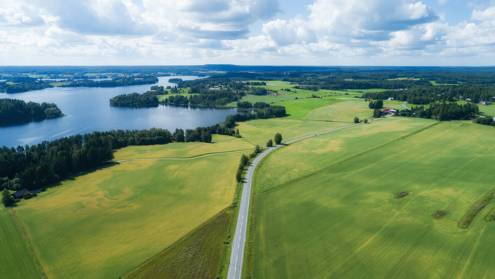 Pelto, järvi ja joki