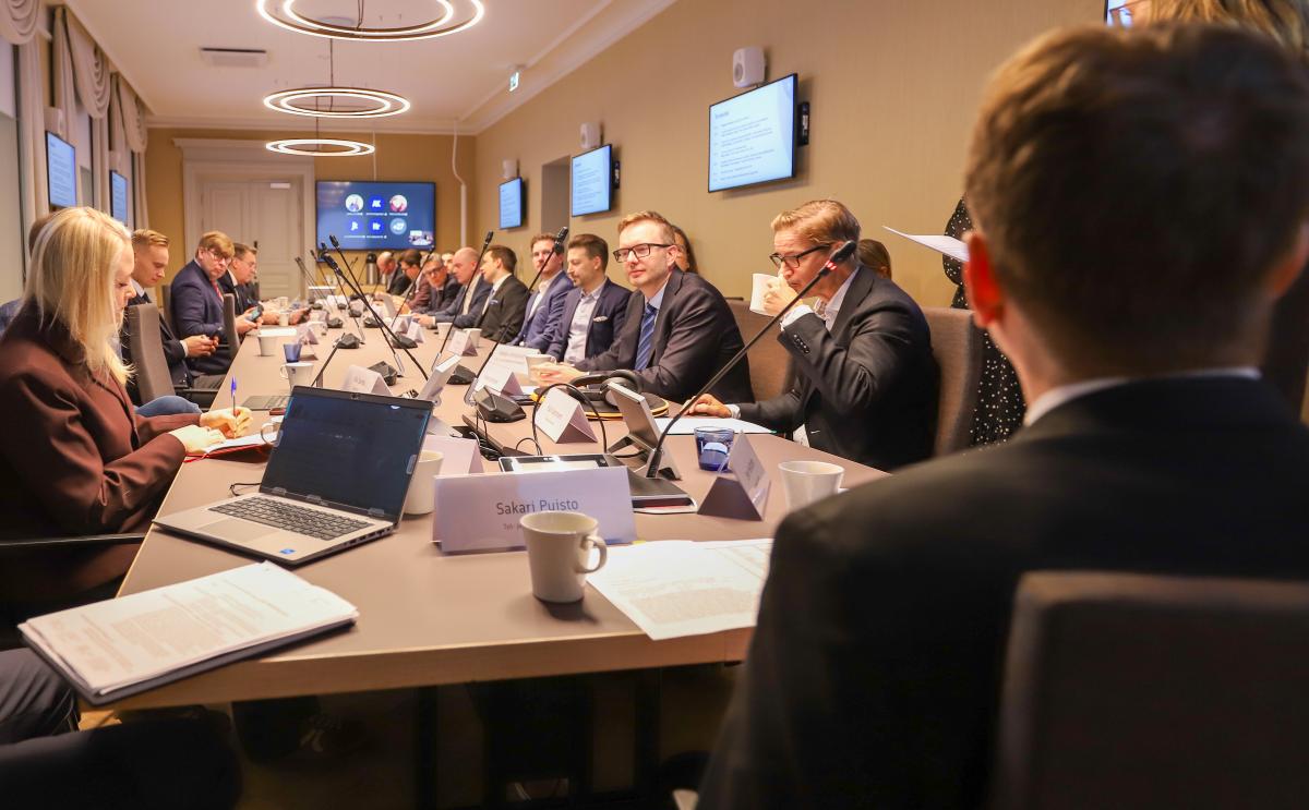 Kokous ministerin johdolla